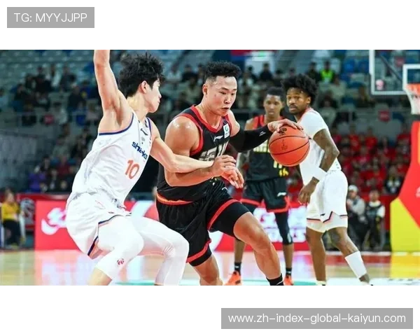 贺希宁无球跑动牵扯防守 为队友创造进攻空间 贺希宁无球跑动牵扯防守 为队友创造进攻空间